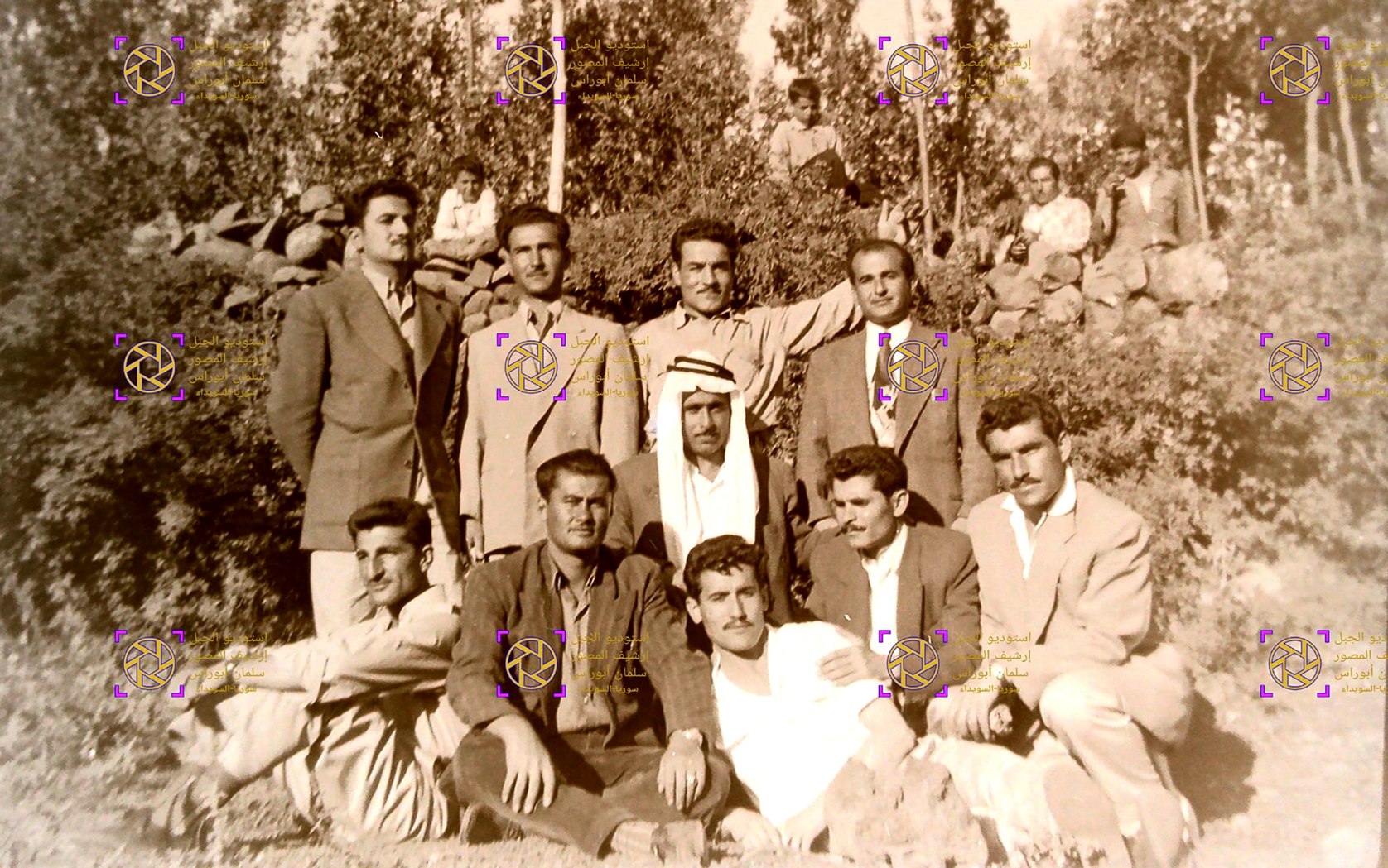 معلمون في رحلة الى بلدة الكفر عام 1956م