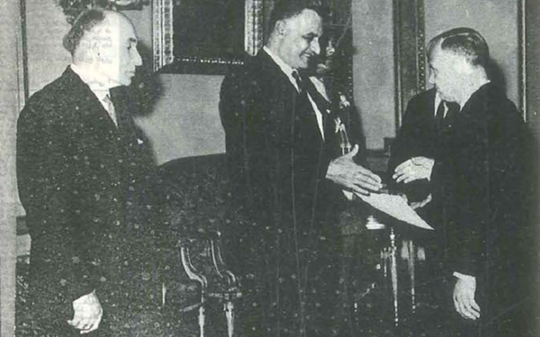 سامي الدروبي يقدم أوراق اعتماده إلى جمال عبد الناصر عام 1967م