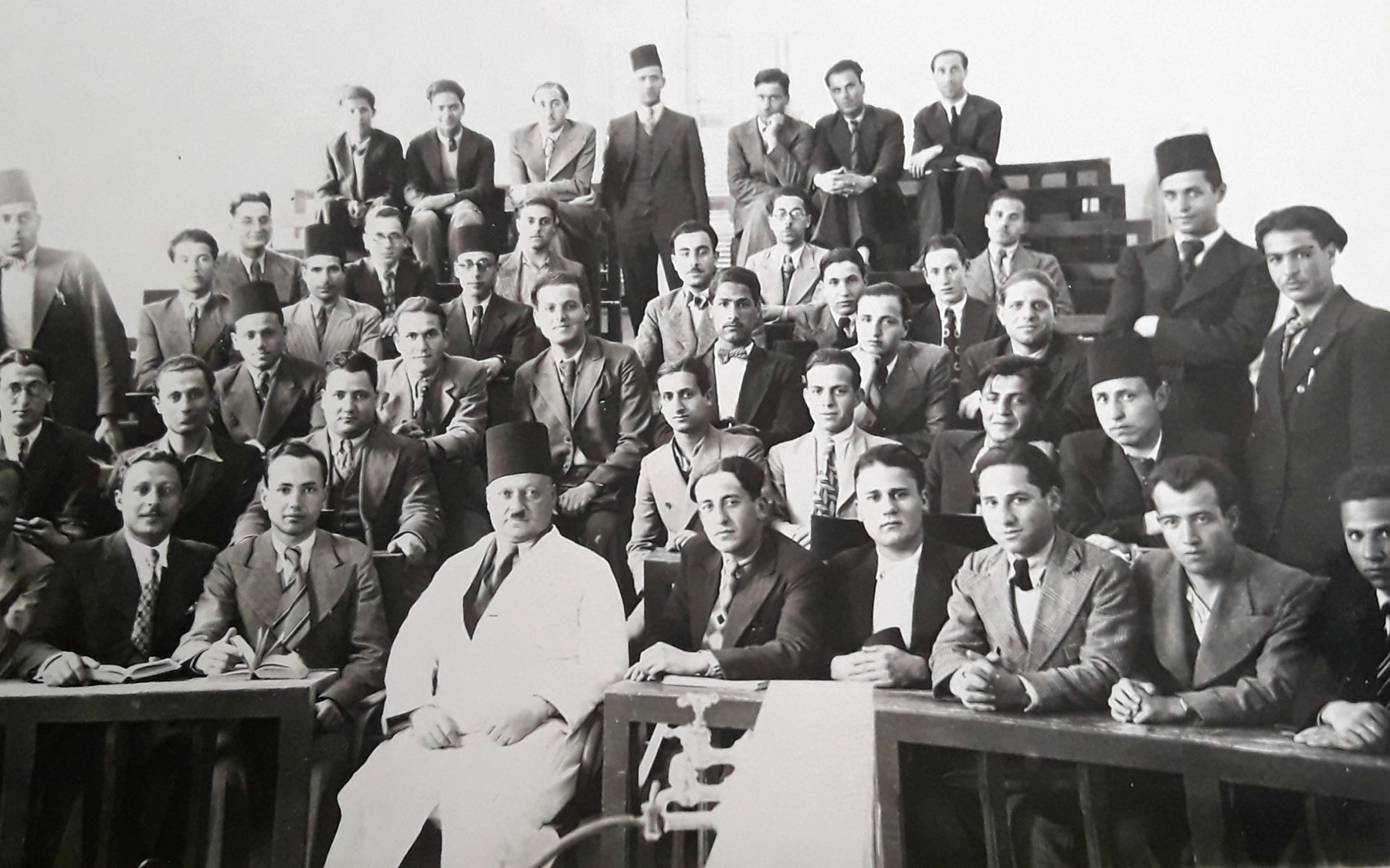 طلاب شعبة البكالوريا في مدرسة التجهيز الأولى - جودت الهاشمي في دمشق 1936- 1937