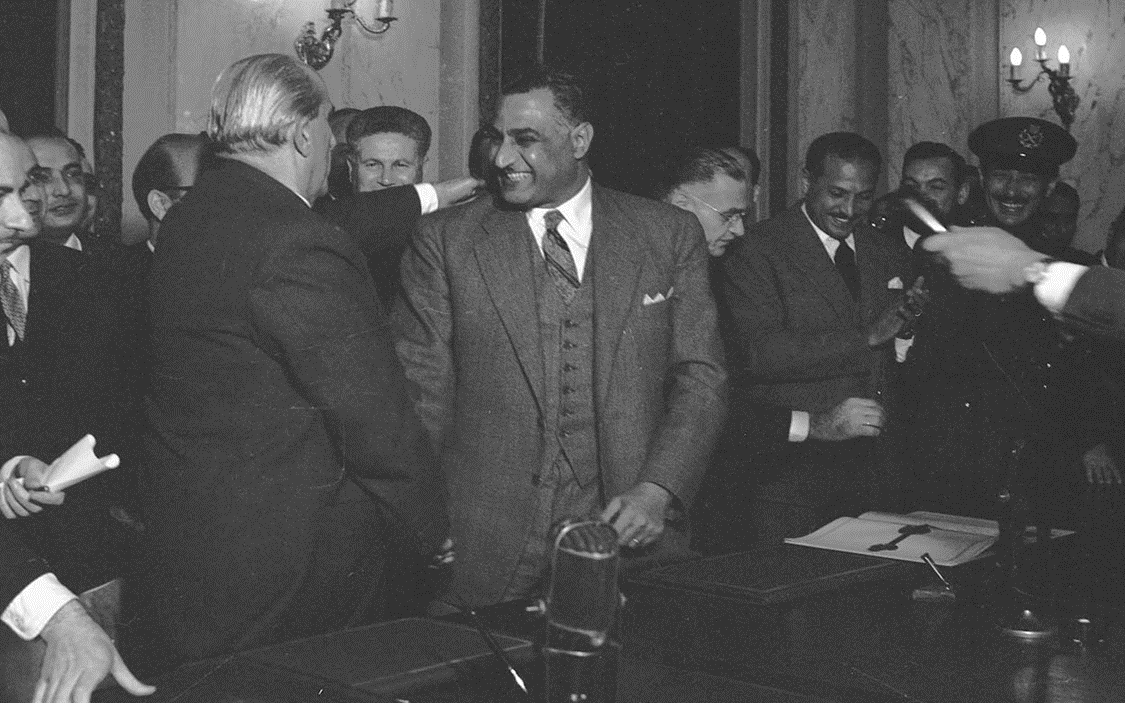 الرئيسان شكري القوتلي وجمال عبد الناصر عند توقيع ميثاق الوحدة عام 1958