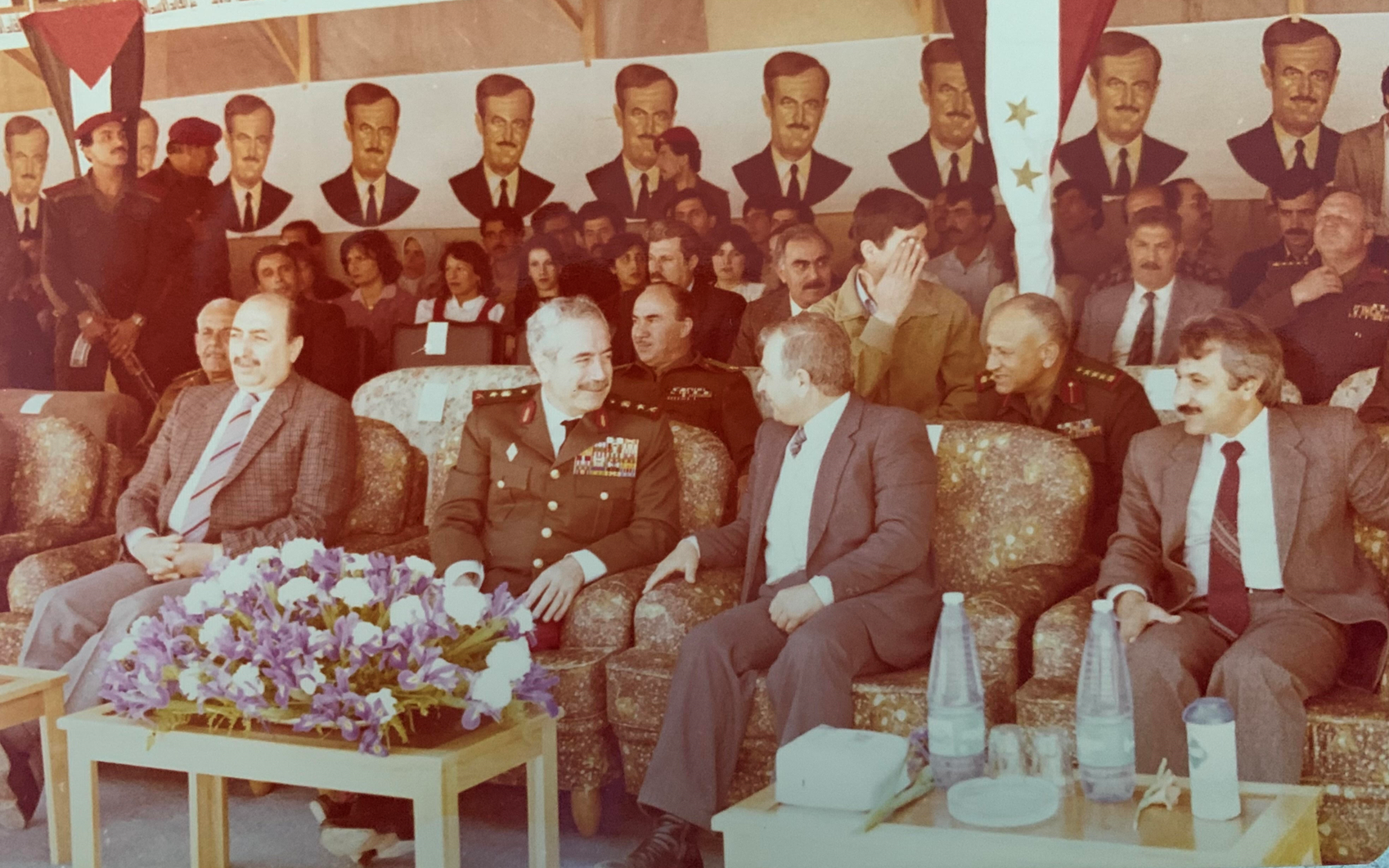 العماد مصطفى طلاس واللواء هيثم صابوني وخليل بهلول مدير الإسكان في حماة عام 1985