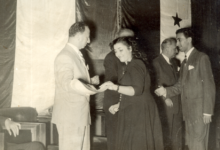 فيضي الأتاسي يسلم شهادة التخرج للصيدلانية نجاح ساعاتي عام 1949م