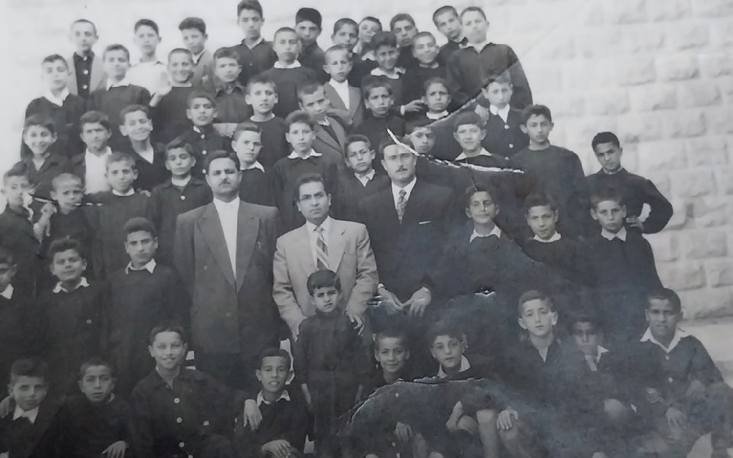 تلاميذ في مدرسة ميسلون الابتدائية في حلب عام 1957