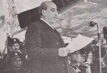 الرئيس شكري القوتلي يلقي خطاباً في احتفال عيد الجلاء بدمشق عام 1956م