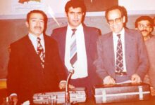 شاكر الفحام مع أعضاء لجنة مناقشة إحدى رسائل الماجستير في جامعة دمشق عام 1982