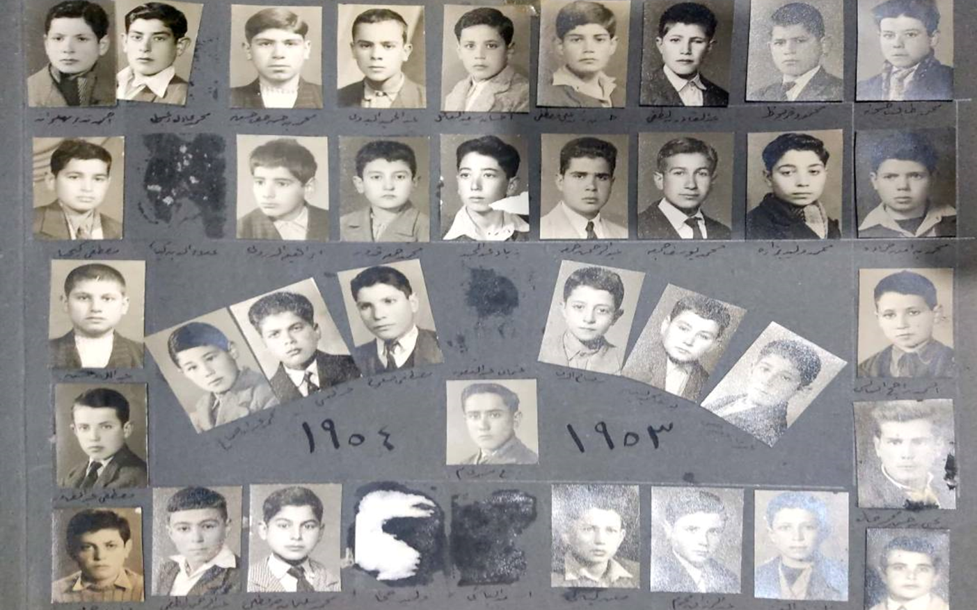 طلاب في مدرسة القشلة في كفرتخاريم بإدلب - العام الدراسي 1953- 1954