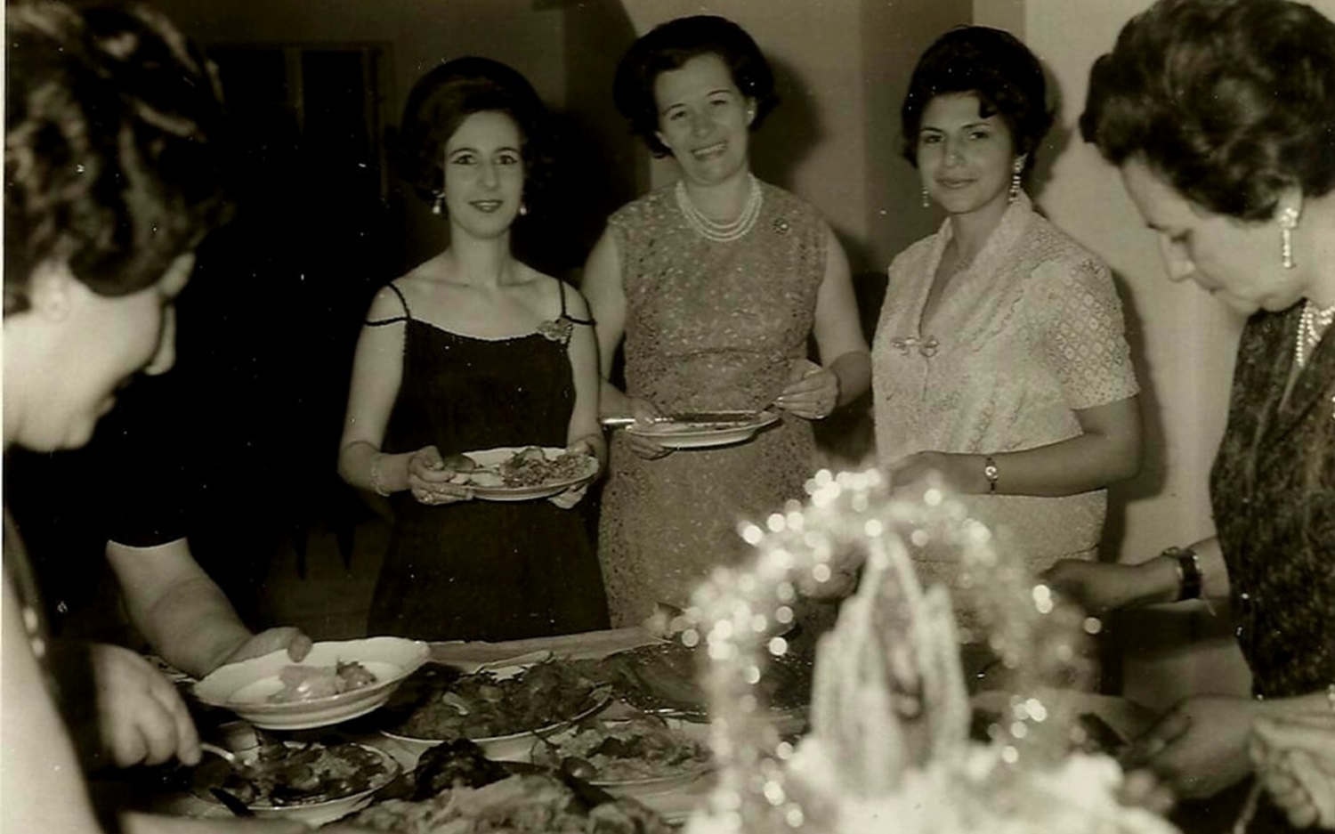 من إحدى الإستقبالات النسائية والعائلية في حلب في ستينيات القرن العشرين