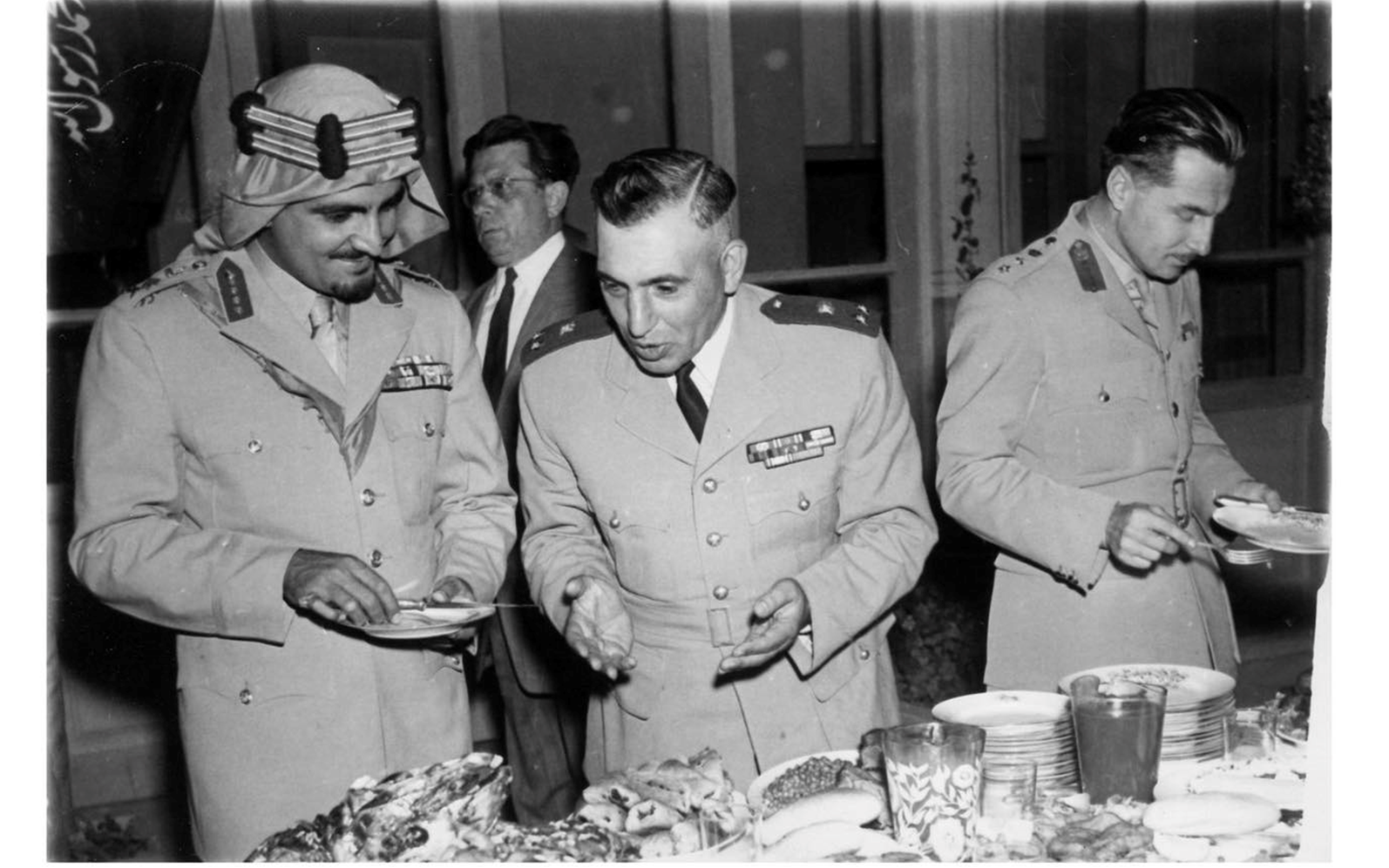 أديب الشيشكلي و وزير الدفاع السعودي مشعل بن عبد العزيز آل سعود