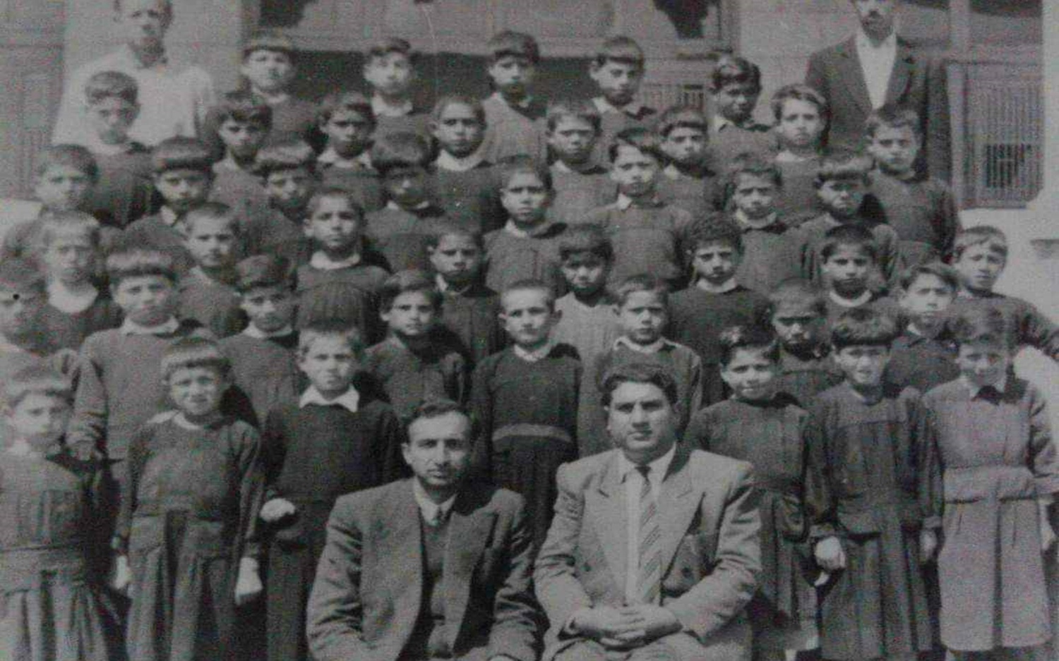 طلاب الصف الرابع مدرسة معرة النعمان عام 1960