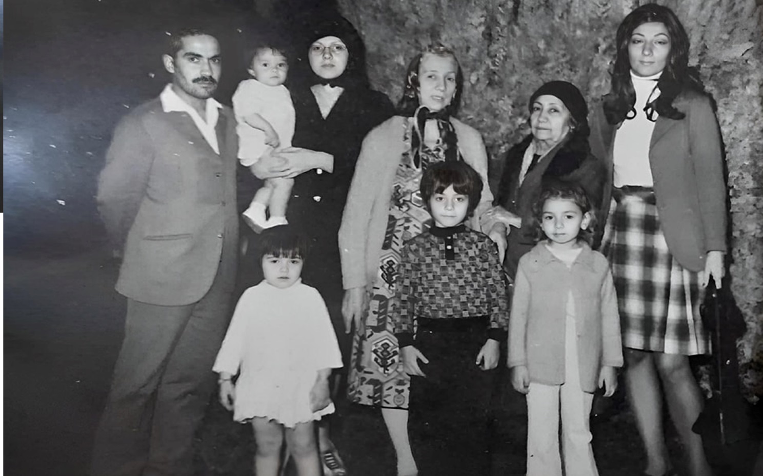 عائلة كنان حنجرو وزوجته ملك لطفي بحلب في سبعينيات القرن العشرين