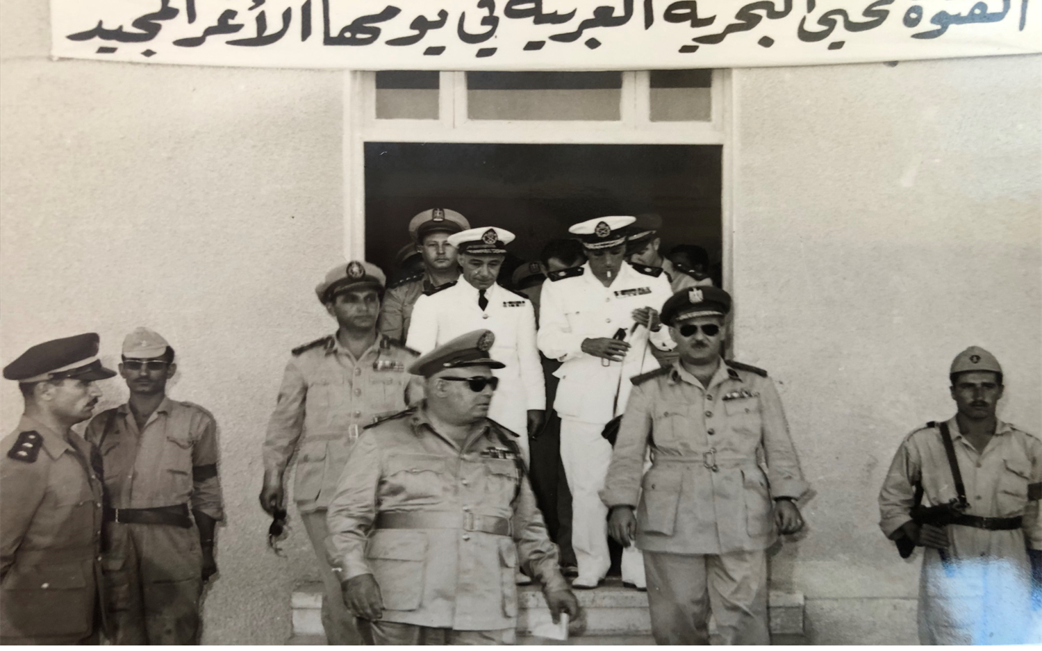 جمال الفيصل قائد الجيش خلال زيارته للقاعدة البحرية العسكرية في اللاذقية (1)