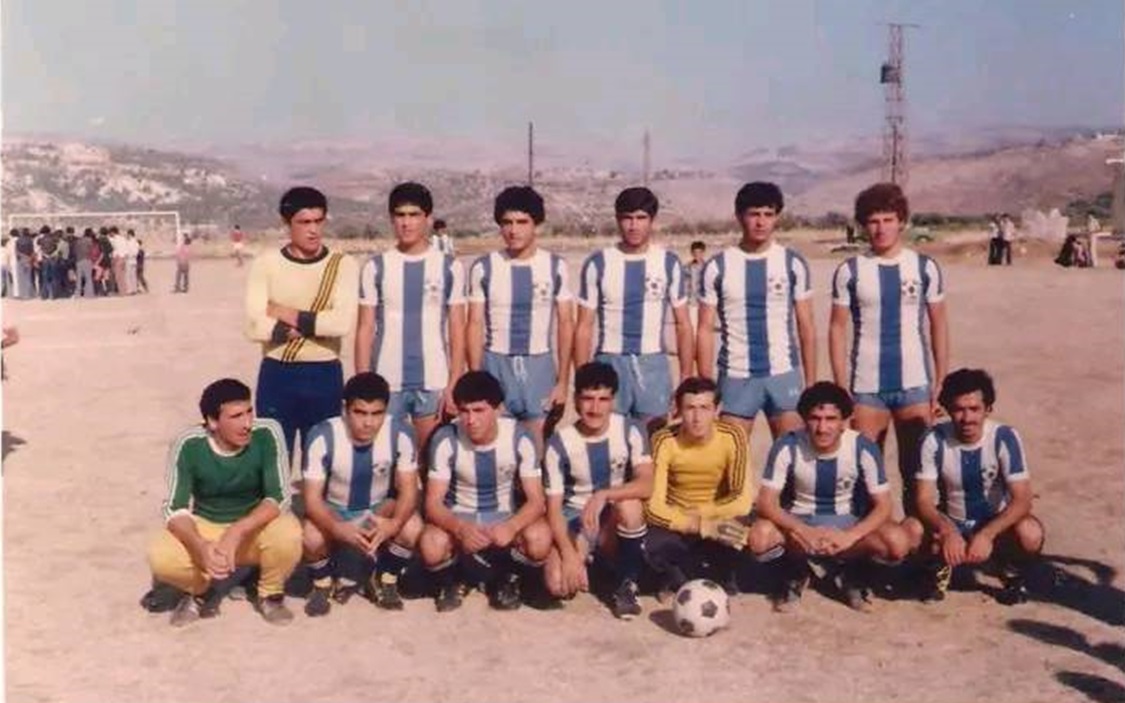 فريق بانياس الرياضي في ملعب قرية المنزلة عام 1980