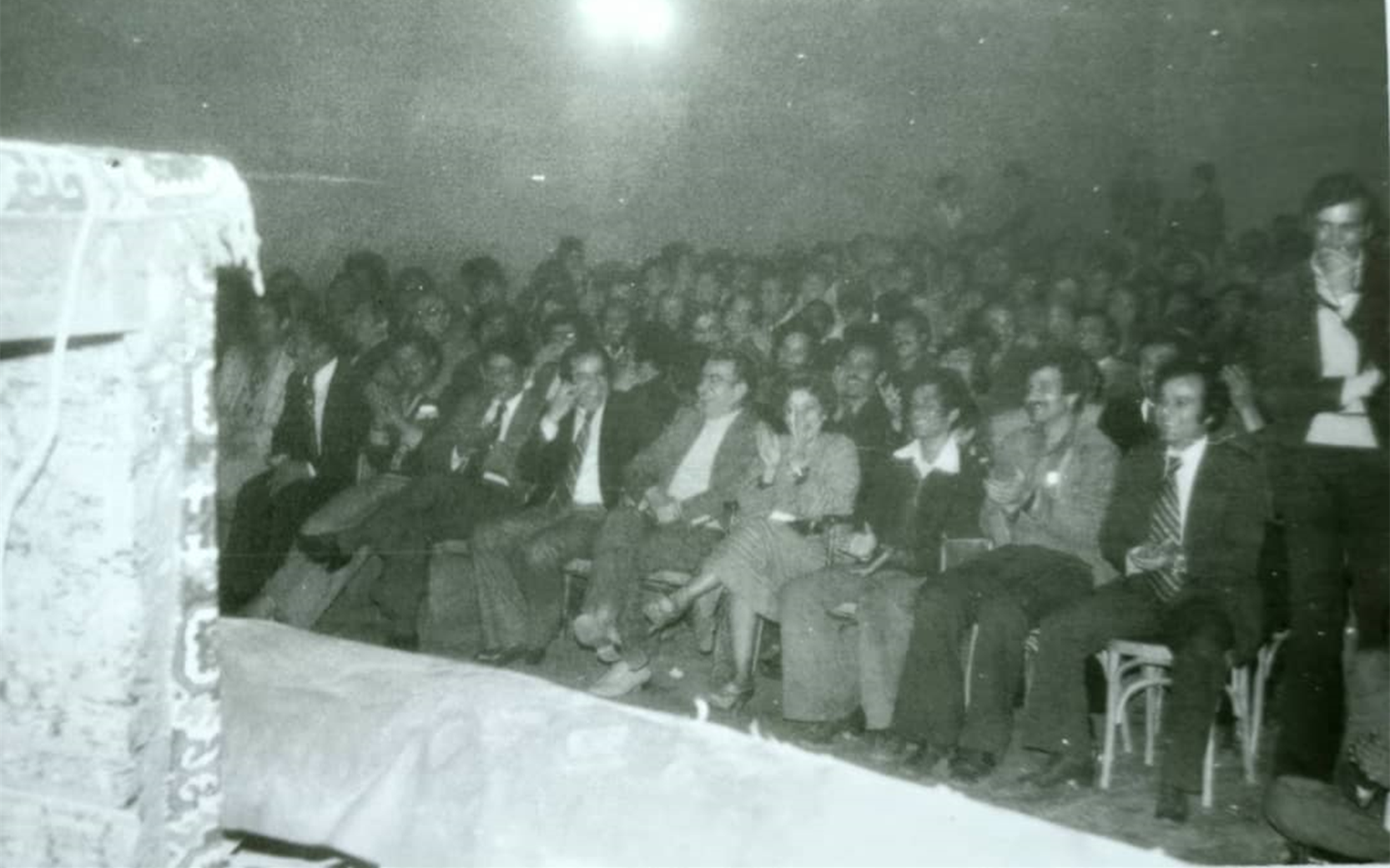 من صور أمسية الشاعر نزار القباني الشعرية في الرقة عام 1979 (11)