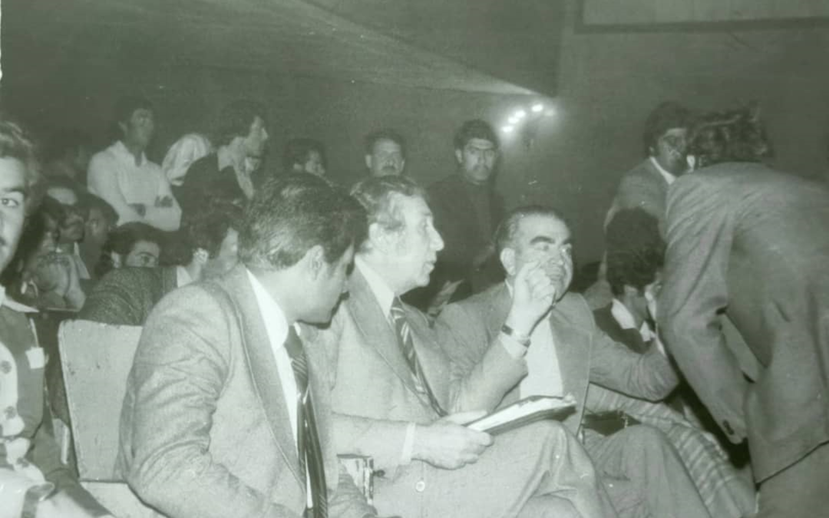 من صور أمسية الشاعر نزار القباني الشعرية في الرقة عام 1979 (12)