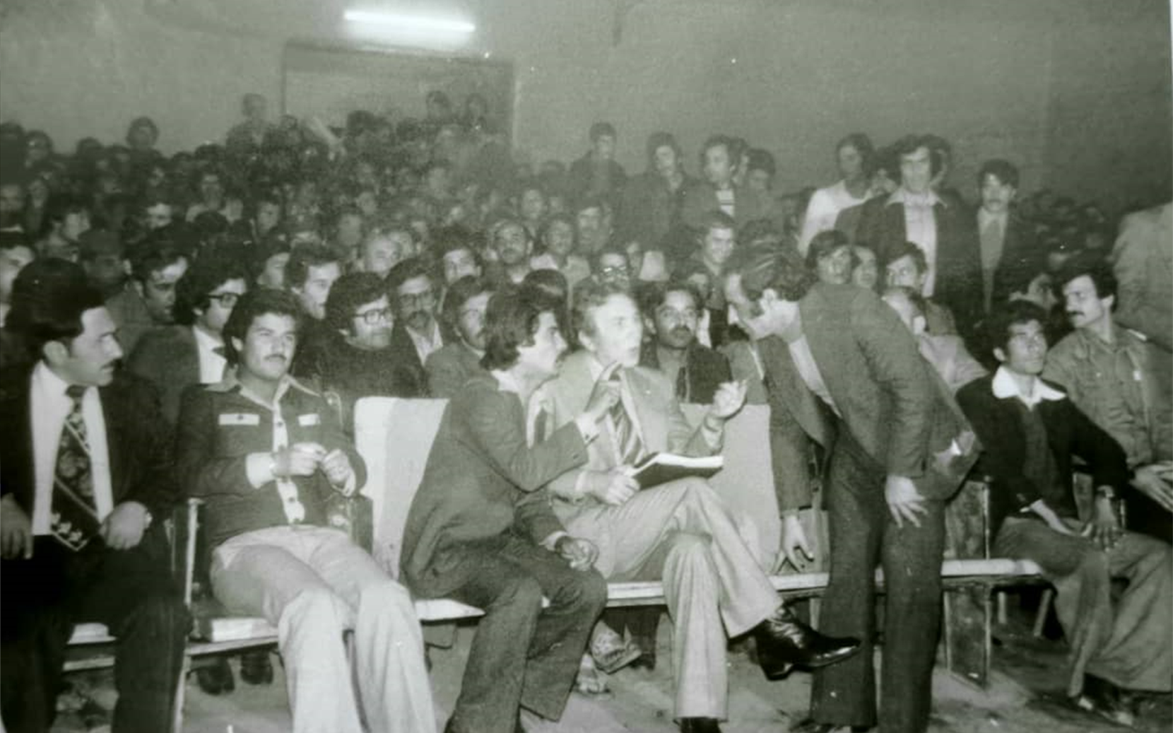 من صور أمسية الشاعر نزار القباني الشعرية في الرقة عام 1979 (13)