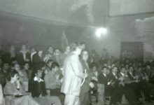 من صور أمسية الشاعر نزار القباني الشعرية في الرقة عام 1979 (3)