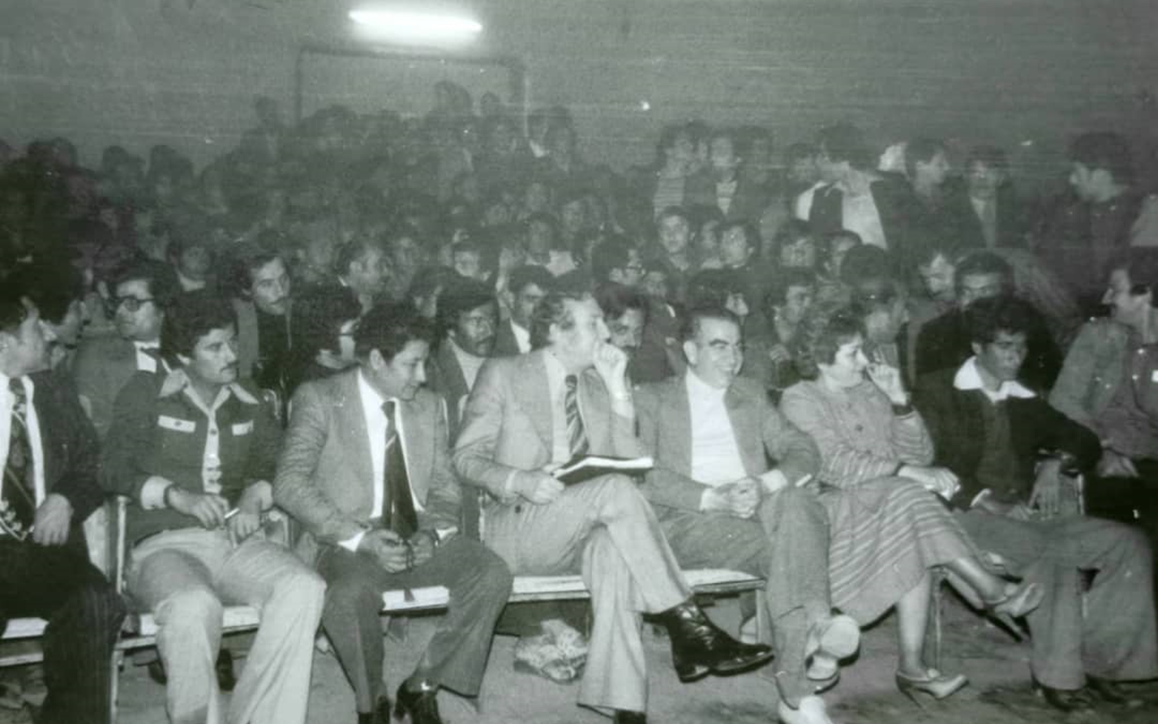 من صور أمسية الشاعر نزار القباني الشعرية في الرقة عام 1979 (9)