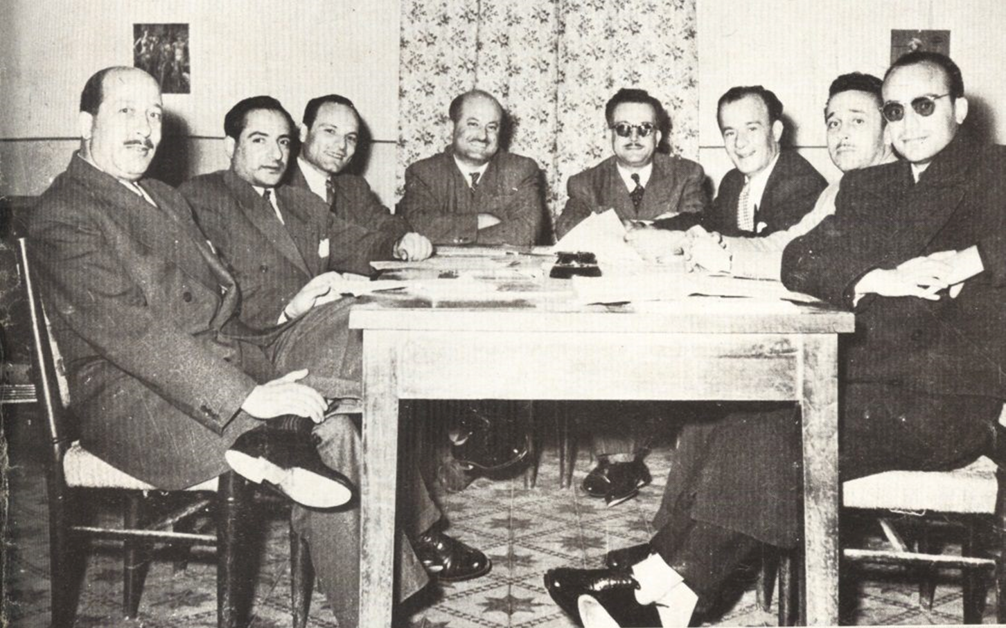 ممثلون في إذاعة دمشق عام 1955م