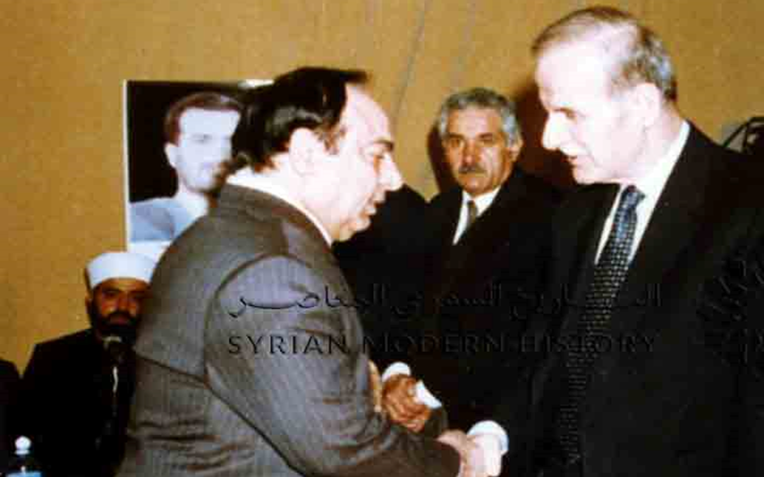 صباح فخري يعزي حافظ الأسد في القرداحة عام 1994م