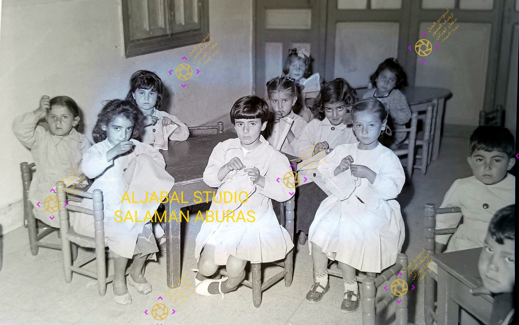 درس فنون نسوية للفتيات في مدرسة الراهبات في السويداء عام 1960