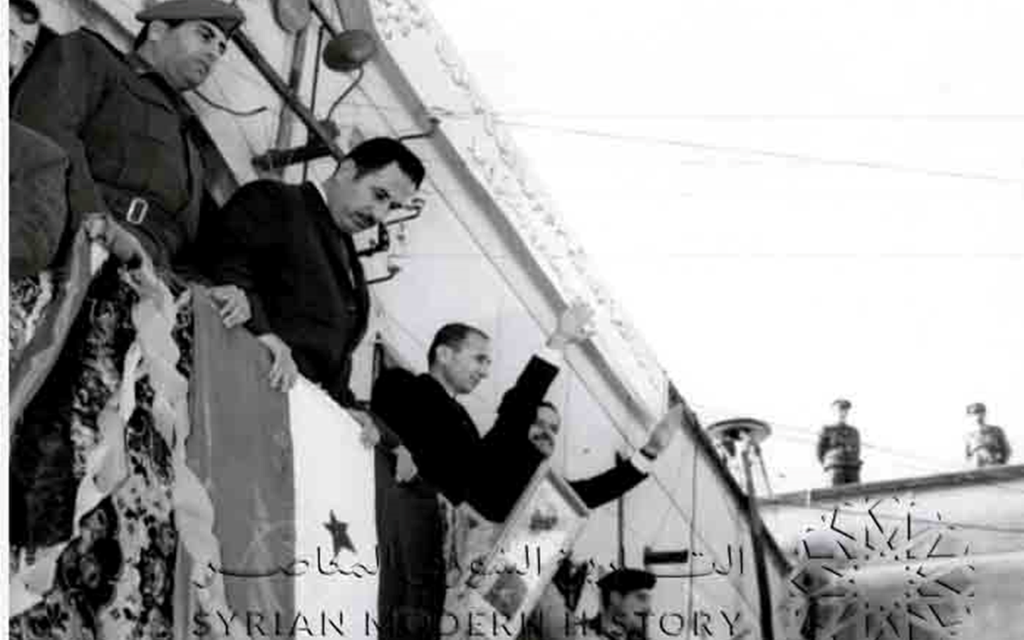 حافظ الأسد رئيس مجلس الوزراء في مدينة جبلة عام 1970م