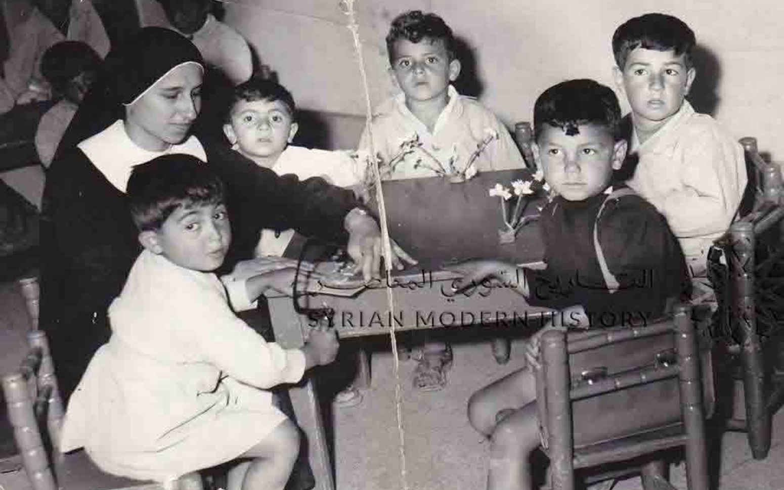 طلاب في مدرسة الراهبات في السويداء العام الدراسي 1958 - 1959 (1)