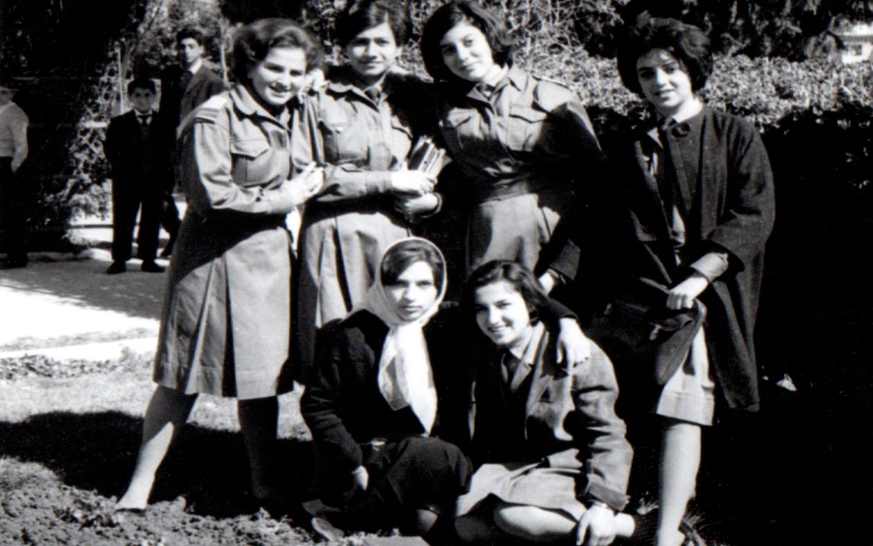 طالبات في الحديقة العامة في حلب عام 1967 (3)