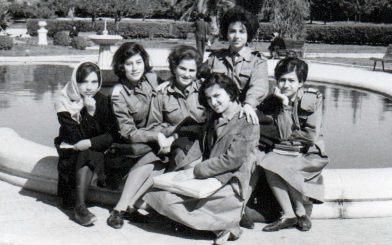 طالبات في الحديقة العامة في حلب عام 1967 (2)