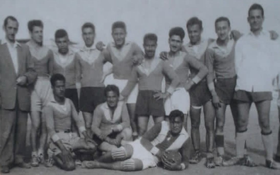 لاعبو فريق نادي الإخاء العربي بإدلب عام 1962