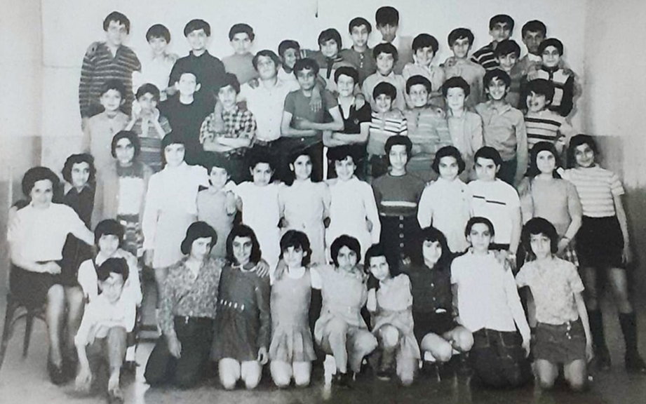 طلاب الصف السادس الابتدائي في مدرسة الرام بحلب عام 1974م