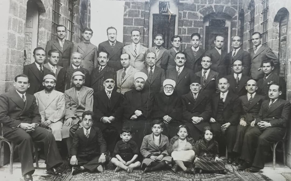 اجتماع لاحدى العائلات في دمشق