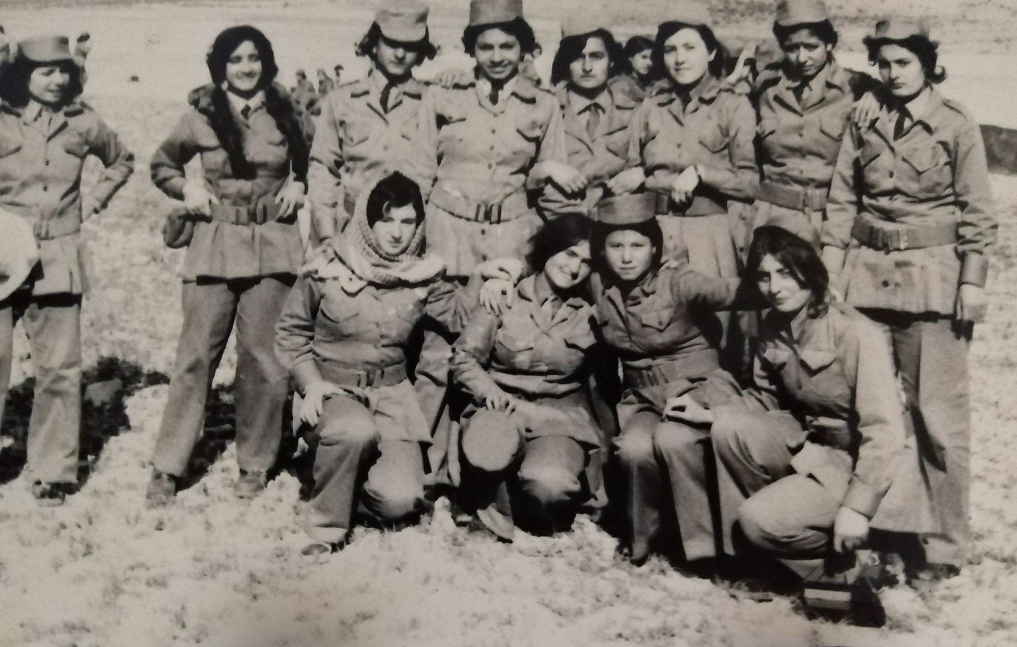 طالبات في مدرسة السيدة زينب في سلمية عام 1975م