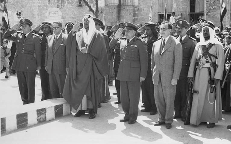 أديب الشيشكلي و الأمير سعود بن عبد العزيز في اللاذقية عام 1953م