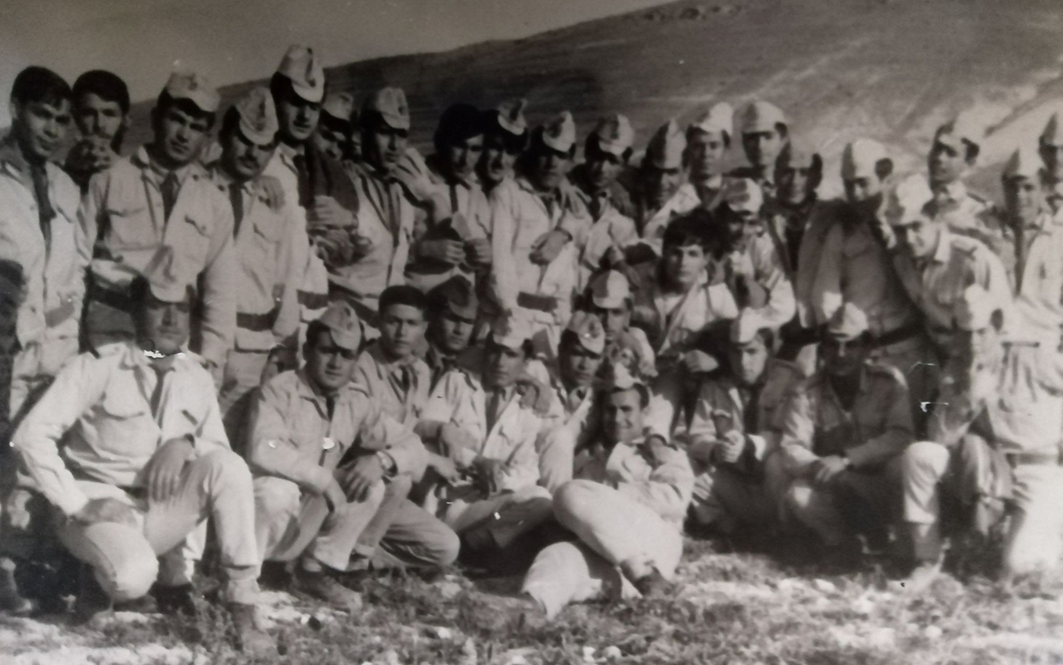 طلاب في مدرسة علي بن أبي طالب في سلمية عام 1969م