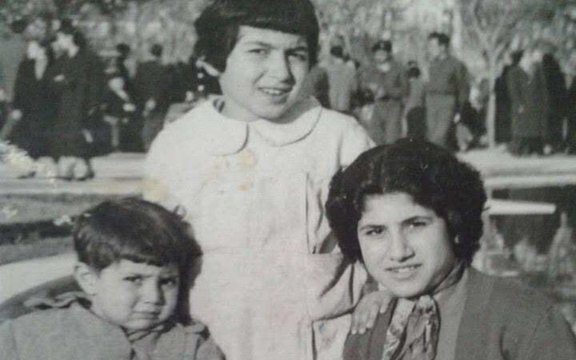 زوار في الحديقة العامة في حلب عام 1958م