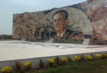 جدارية حافظ الأسد على مدخل دمشق الشمالي – من جهة حرستا