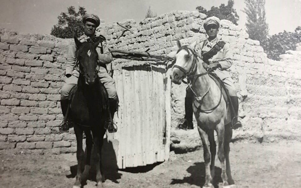 جنديان من الدرك في دورية روتينية لقرية مرج السلطان عام 1950م
